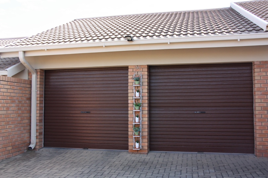2 Bedroom Property for Sale in Langenhovenpark Free State